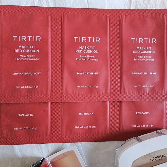 Light Medium foundation and highlighter samples: L'Oreal, Tirtir, MUF, Dior - Picture 4 of 5